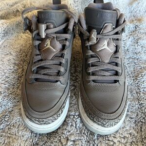 Jordan Spizike Low-Top Sneakers in Dark Brown